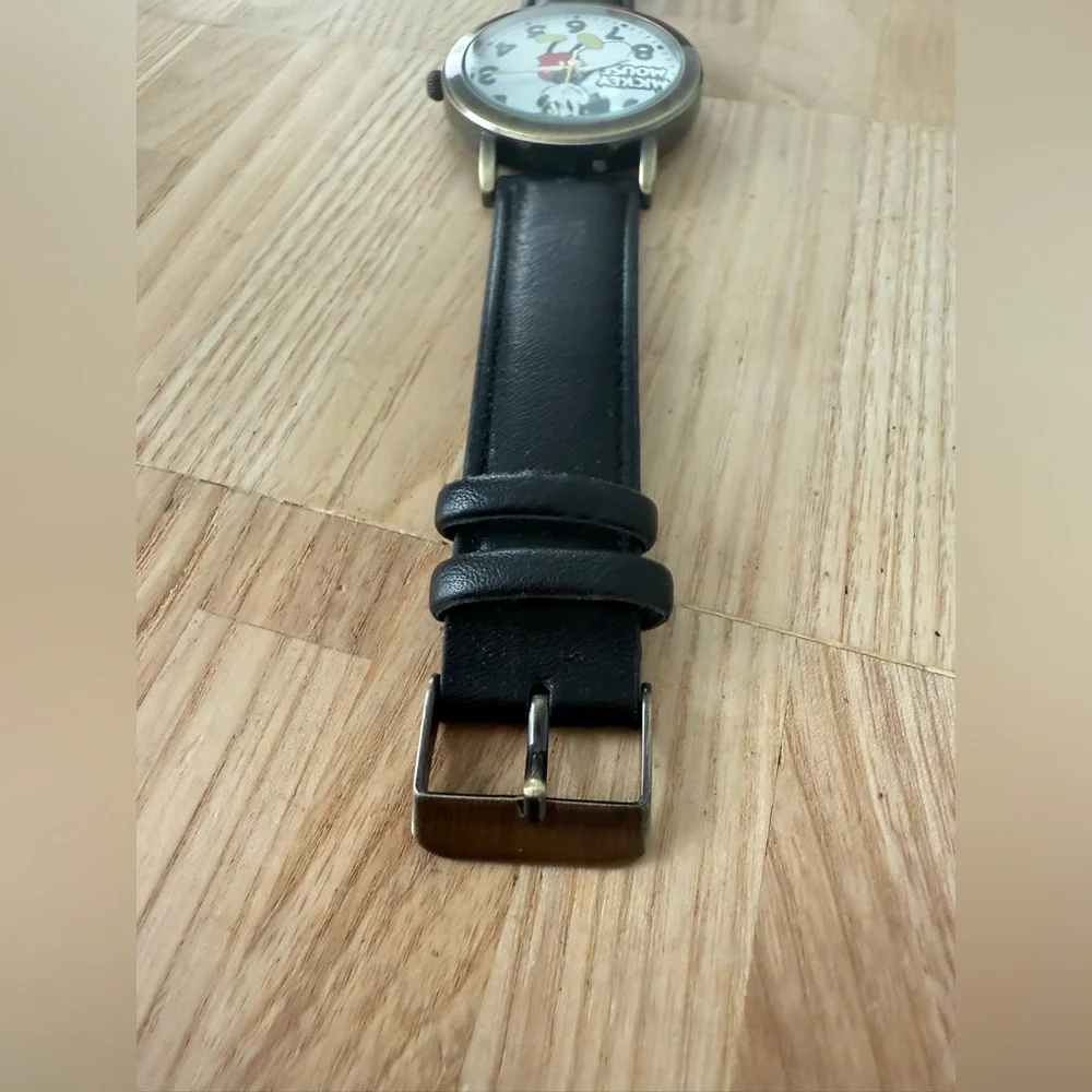 Disney mens Mickey Mouse watch NEW BATTERY